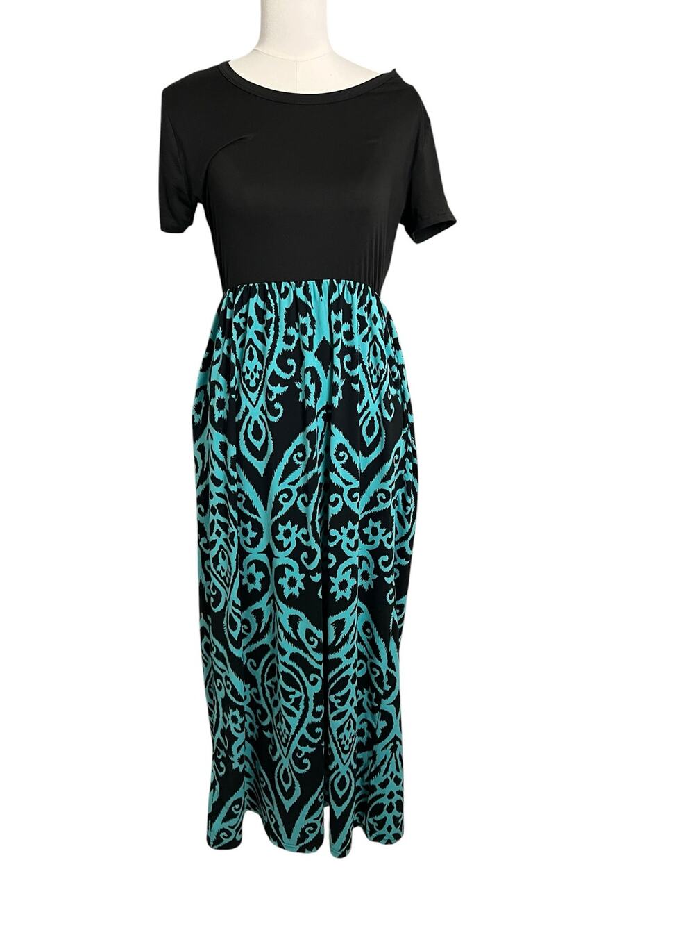 Black Teal Ikat Print Maxi Dress Short Sleeve Stretch Waist Medium Resort Style
